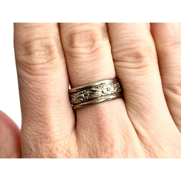 Silver Toned Floral Daisy Accented Band Style Unisex Vintage Ring - sz 7 - Picture 10 of 12